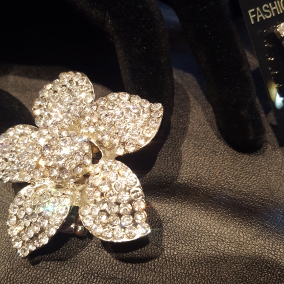 Rhinestone Flower Ring & Earring Set, EUC - Picture 3 of 6